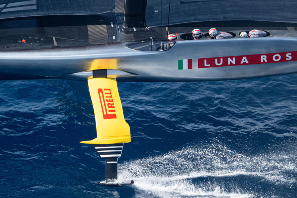 america's cup model racing yacht