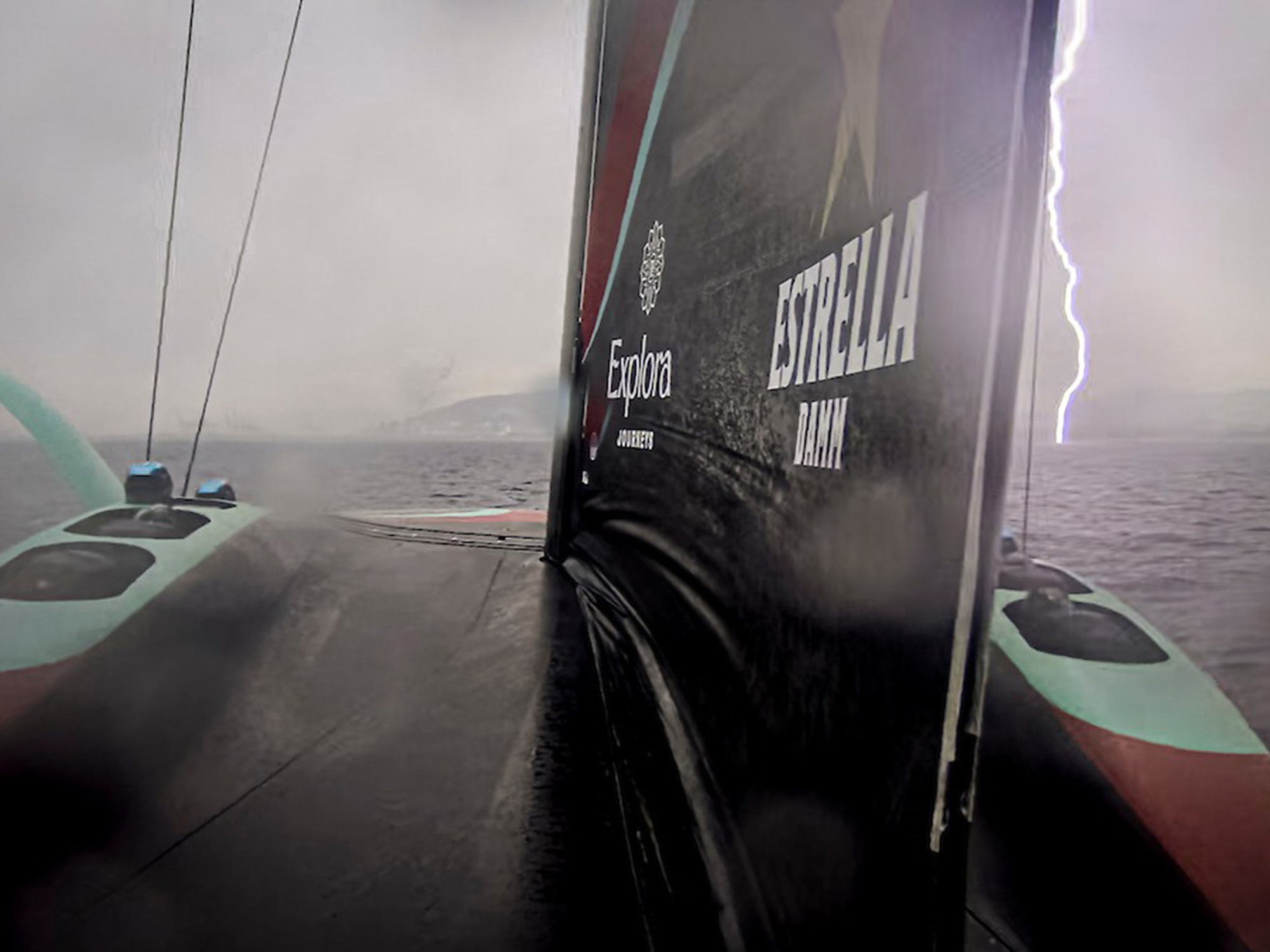 Alinghi Red Bull Racing Bags First Louis Vuitton Cup Point on Electric