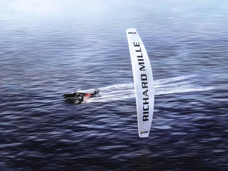 surface-skimming trimaran